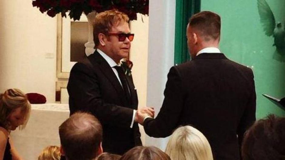 El cantante Elton John se cas&oacute; con su pareja David Furnish.&nbsp;(Foto:&nbsp;@eltonjohn)