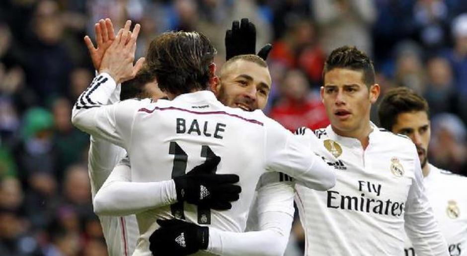 El franc&eacute;s Karim Benzema marc&oacute; doblete en el triunfo del Real Madrid sobre la Real Sociedad. (Foto: EFE)