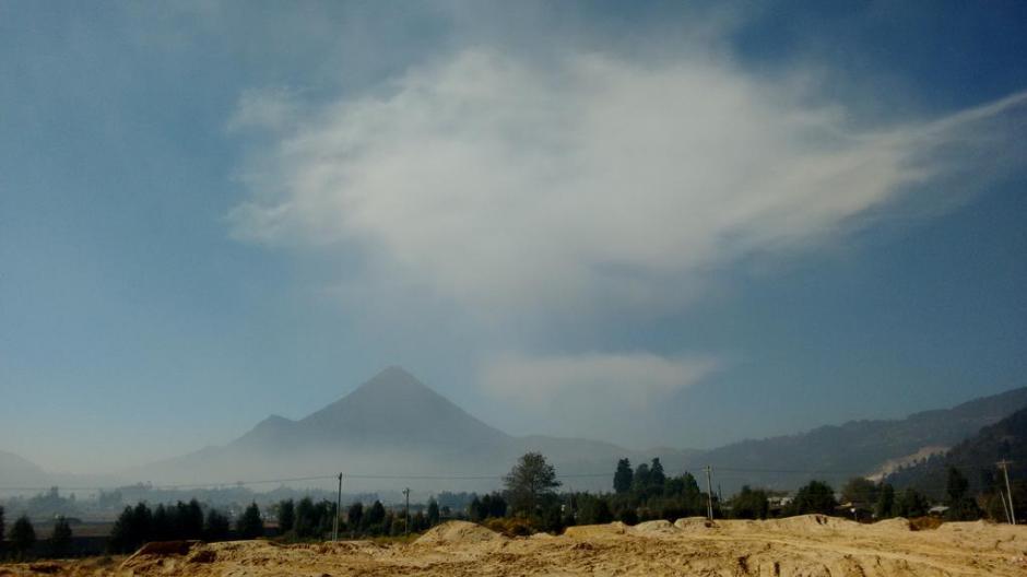 La erupci&oacute;n del volc&aacute;n Santiaguito ha provocado la ca&iacute;da de ceniza en varias comunidades cercanas al coloso. (Foto: Conred)&nbsp;