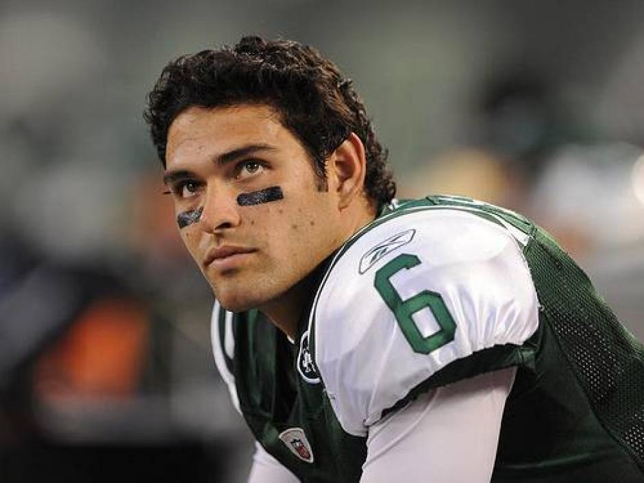 El quarterback latino Mark S&aacute;nchez se despidi&oacute; de los Jets y la afici&oacute;n de Nueva York. (Foto: AFP)