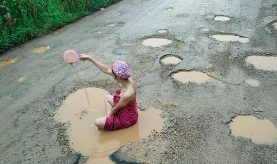 Una mujer realiz&oacute; una extra&ntilde;a protesta en Tailandia. (Foto: www.sopitas.com)