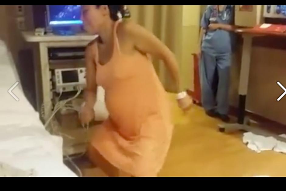 Yuki Nishizawa, de 41 a&ntilde;os, no dud&oacute; en ponerse a bailar para aliviar el dolor de parto.