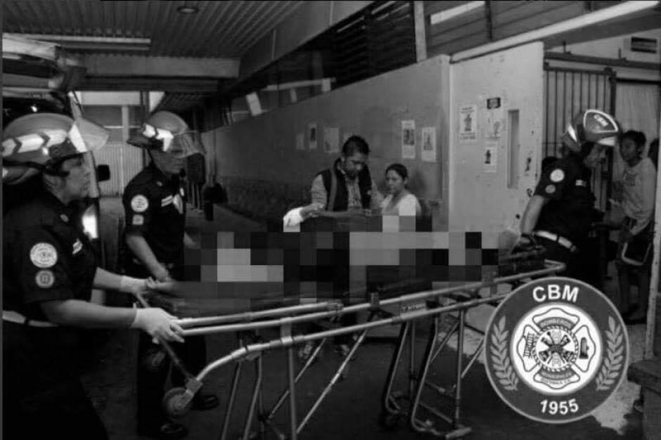 Las mujeres fueron baleadas en la zona 1. (Foto: Bomberos Municipales) 