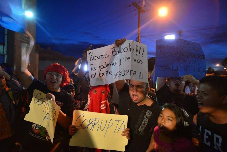 En horas de la madrugada se present&oacute; un recurso de exhibici&oacute;n personal en contra del presidente Otto P&eacute;rez y a favor de la ex vicepresidenta Roxana Baldett. (Foto: Wilder L&oacute;pez/Soy502)