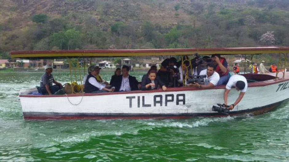 La entonces vicepresidenta Roxana Baldetti defendió la "fórmula mágica" durante una visita al Lago de Amatitlán; ahora enfrenta una denuncia penal. (Foto: Archivo/Soy502)&nbsp;
