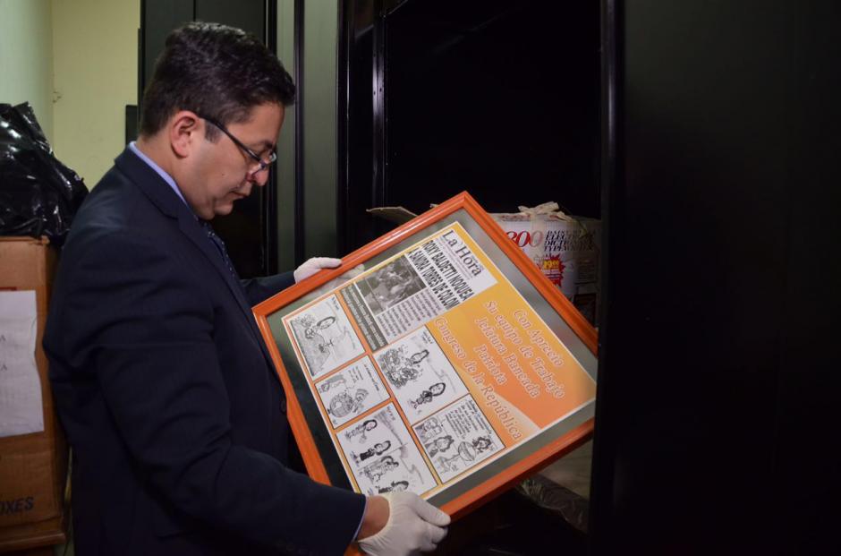 La falsificaci&oacute;n de una portada del diario La Hora fue encontrada en la oficina que ocup&oacute; Baldetti. (Foto: cortes&iacute;a Jos&eacute; Castro)