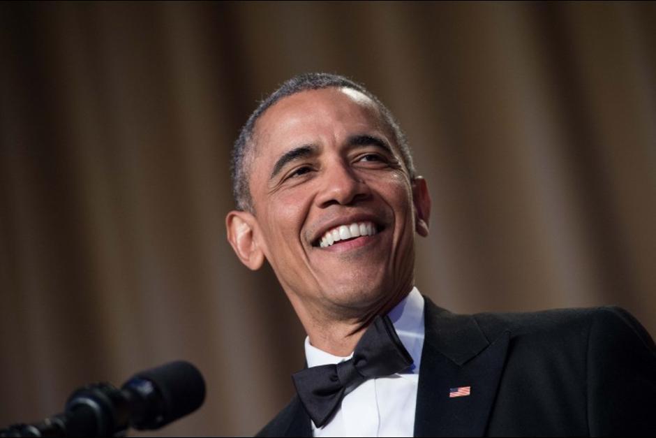 Obama rompi&oacute; el protocolo durante su discurso y se burl&oacute; de Donald Trump (Foto: AFP)