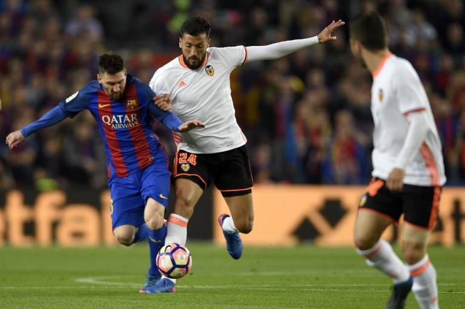 Lionel Messi le dio una ventaja moment&aacute;nea al Barcelona. (Foto: AFP)