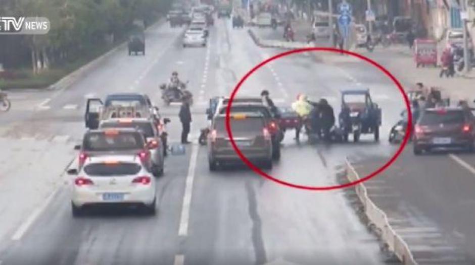 El percance se registr&oacute; en una provincia de China. (Foto: CCTV News/Facebook)