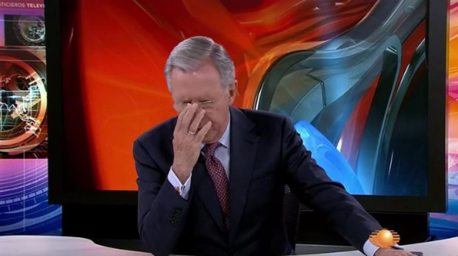 Joaqu&iacute;n L&oacute;pez-D&oacute;riga ofuscado por un error t&eacute;cnico en una de las emisiones del canal mexicano. &nbsp;(Foto: YouTube)&nbsp;