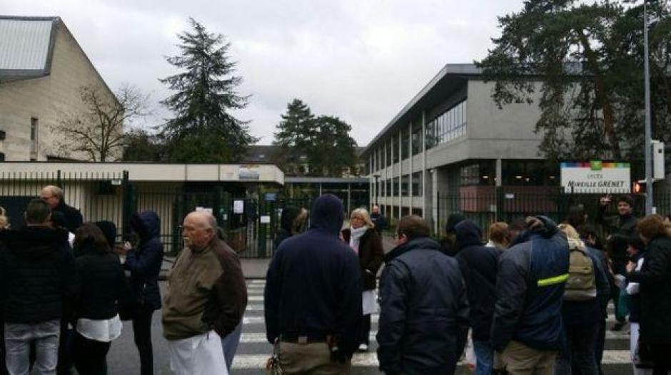 Seis institutos de Par&iacute;s fueron evacuados por diversas amenazas an&oacute;nimas de bomba que aseguraban que se hab&iacute;an colocado paquetes explosivos en el interior de esos establecimientos. (Foto: Archivo/Twitter)