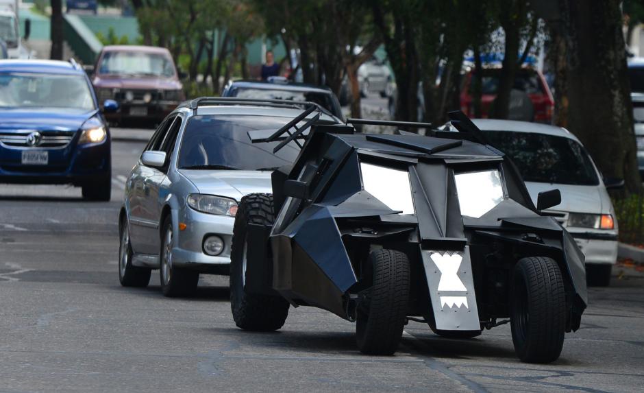 Batman recorri&oacute; las calles en su batim&oacute;vil. (Foto: Soy502)&nbsp;