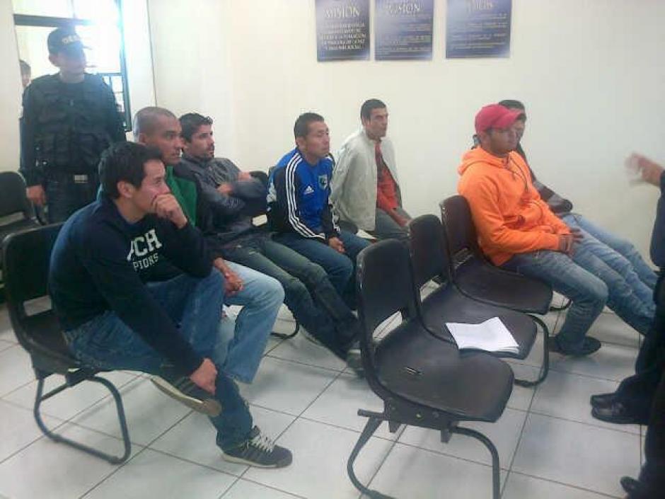 Los jugadores "chivos" Sergio Morales, Jos&eacute; Mendoza, Kevin Arriola, Milton Gary Leal, Israel Silva, Juliano Rangel y Julio Estacuy comparecieron en juzgado de la adolescencia y la juventud. (Foto: Archivo/Soy502)&nbsp;