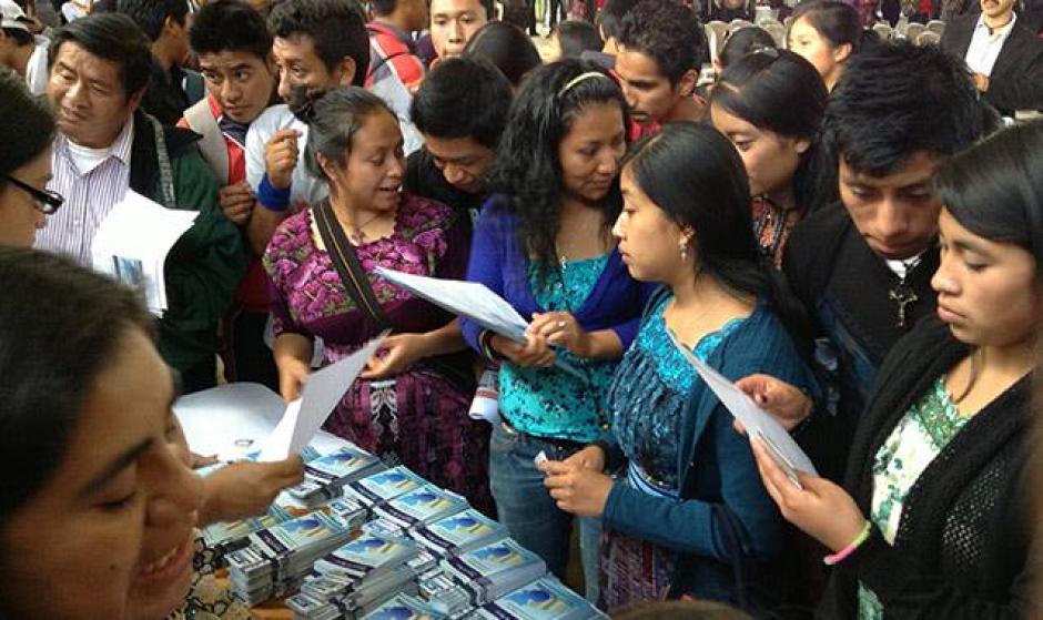 La feria de Becas de SEGEPLAN es una oportunidad de continuar con los estudios superiores en el extranjero o en el pa&iacute;s con el patrocinio de las instituciones gubernamentales. &nbsp;(Foto: SEGEPLAN)