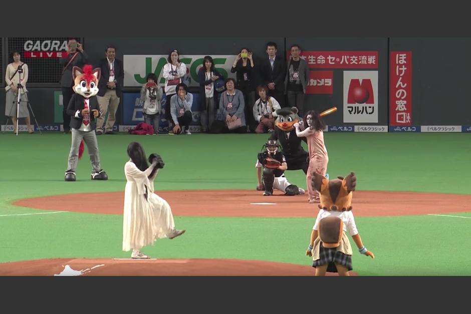 Personajes de terror en un juego de beisbol. (Captura de pantalla: Panda Puppet/YouTube)