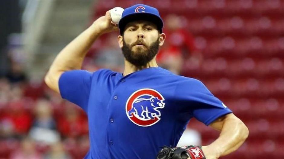 El lanzador de los Cachorros de Chicago consigui&oacute; el primer juego sin hit ni carrera de la temporada 2016. (Foto: AFP)