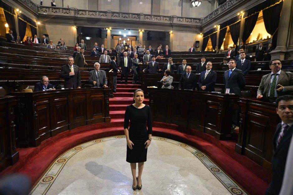Al llegar al Hemiciclo, sola espera el momento para ser juramentada. &nbsp;(Foto: &nbsp;Wilder López/Soy502)&nbsp;