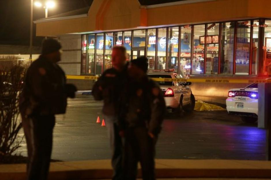 El confuso incidente armado ocurri&oacute; en el estacionamiento de una gasolinera de la localidad de Berkeley, cercana a Ferguson. (Foto: AFP)
