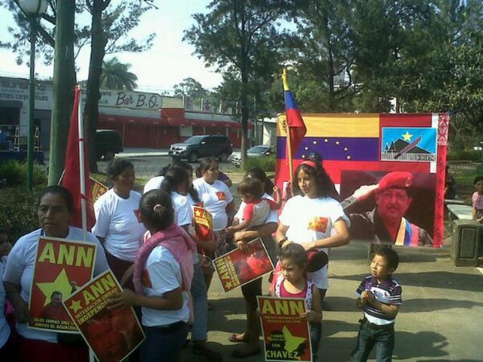 Seguidores de diversas organizaciones llegaron al monumento a Sim&oacute;n Bolivar ubicado en la Avenida de Las Am&eacute;ricas. (Foto:@MarioteleSUR)