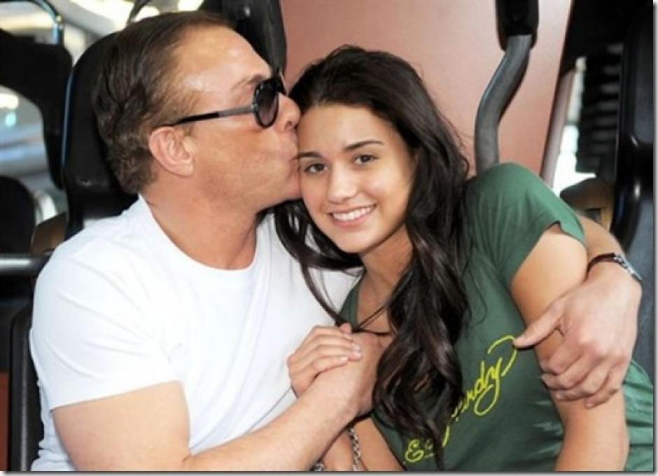 Así es la flexibilidad con las piernas de la hija de Jean-Claude Van Damme
