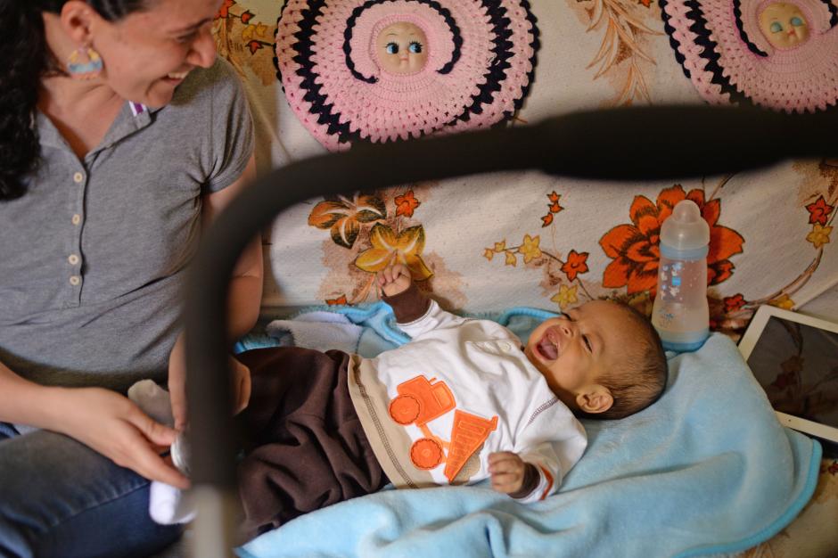 Luis Eduardo nació con problemas del hígado y a las pocas horas de nacido debío de ser operado. (Foto: Esteban Biba/Soy502)&nbsp;