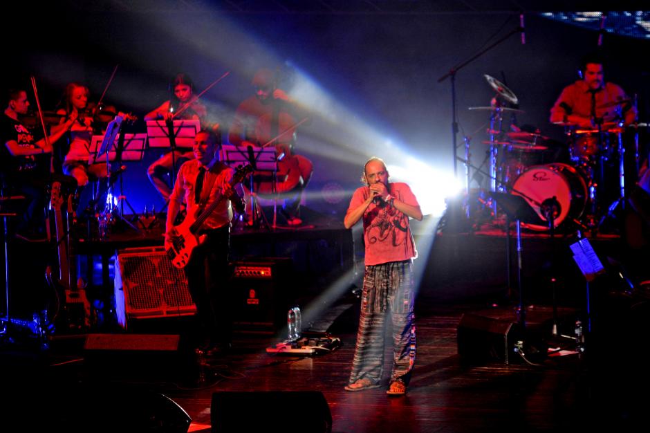 Bohemia Suburbana llenó la sala Efraín Recinos de fánaticos del rock. (Foto: Esteban Biba/Soy502)