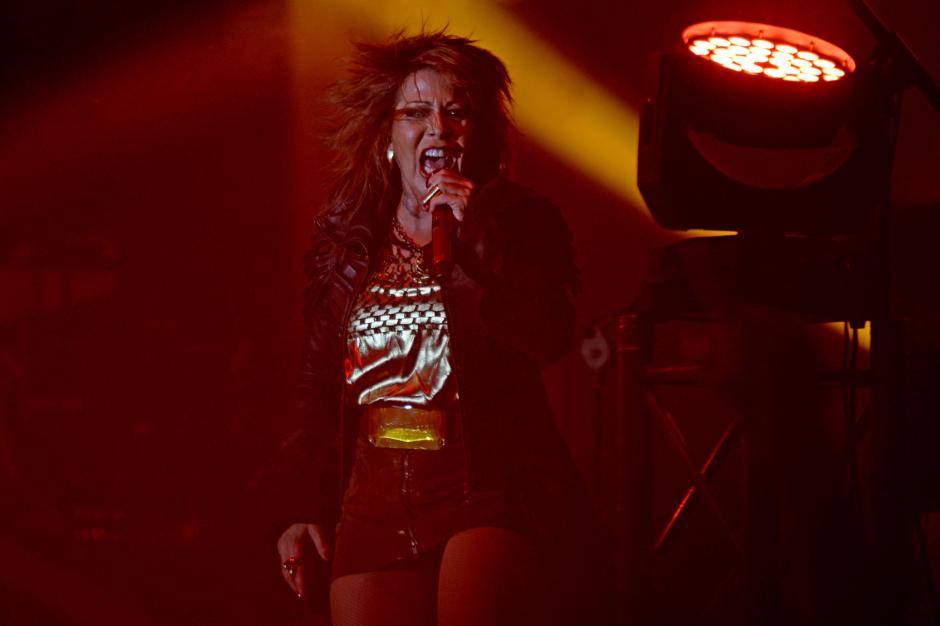 La rockera mexicana se entreg&oacute; por completo al p&uacute;blico. (Foto: Esteban Biba/Soy502)