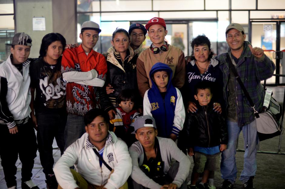 Brando fue recibido por sus amigos y familiares. (Foto: Esteban Biba/Soy502)