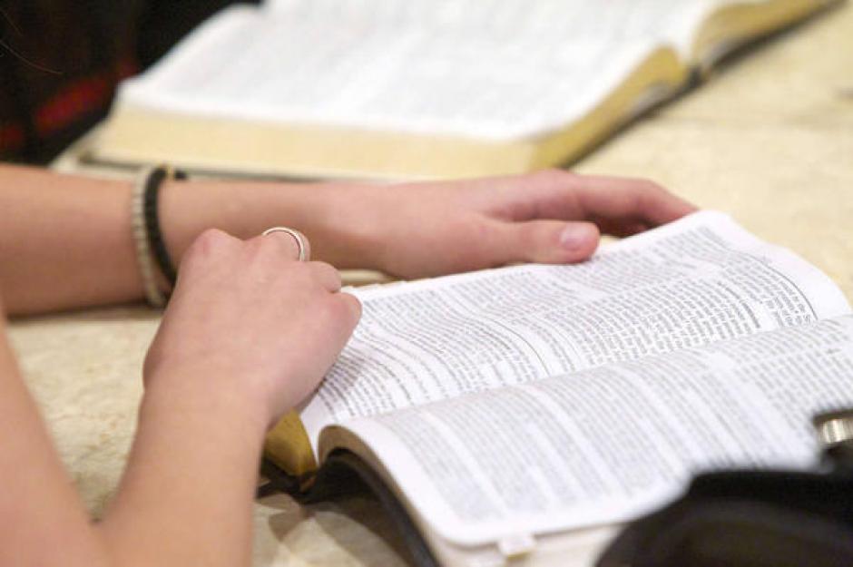 La enseñanza bíblica debe ser una elección de los padres, no una obligación en la escuela, sobre todo en la pública. (Foto: Cristianos.com).
