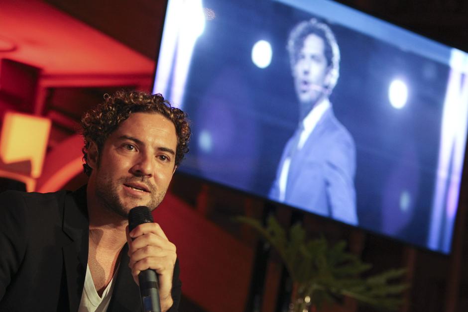 El cantante espa&ntilde;ol David Bisbal habla en una rueda de prensa para promocionar su nuevo disco "T&uacute; y yo", en Buenos Aires (Argentina). (Foto: EFE)