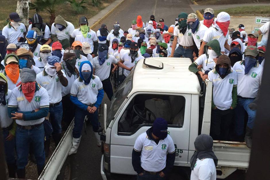 Estudiantes de la ENCA mantienen tomadas las instalaciones de la instituci&oacute;n como medida de protesta por supuestos actos de corrupci&oacute;n. (Foto: Soy502)