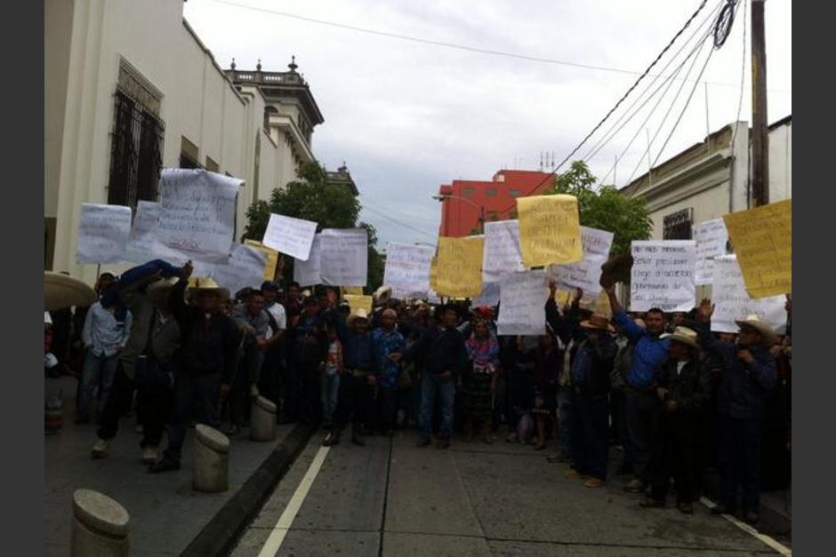 Campesinos manifiestan frente a Casa Presidencial. (Foto: cortes&iacute;a)&nbsp;