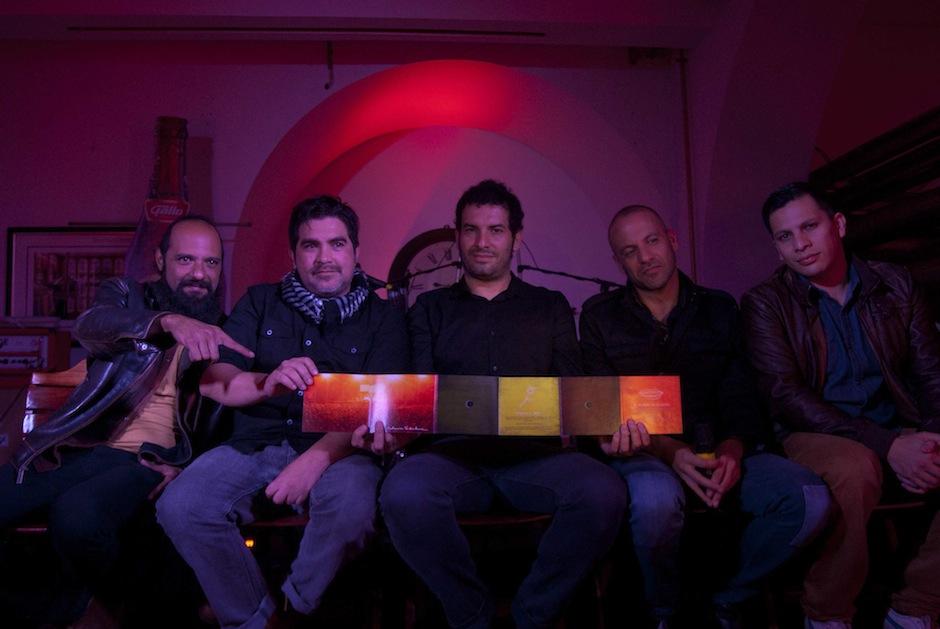 Giovanni Pinzón (vocalista), Pepe Mollinedo (batería), Juan Carlos Barrios (Guitarra), Álvaro Rodríguez (Guitarra y teclados) y&nbsp;Josué García (bajo) presentan esta colección cuya edición es limitada. (Foto: Jesús Alfonso/Soy 502)&nbsp;