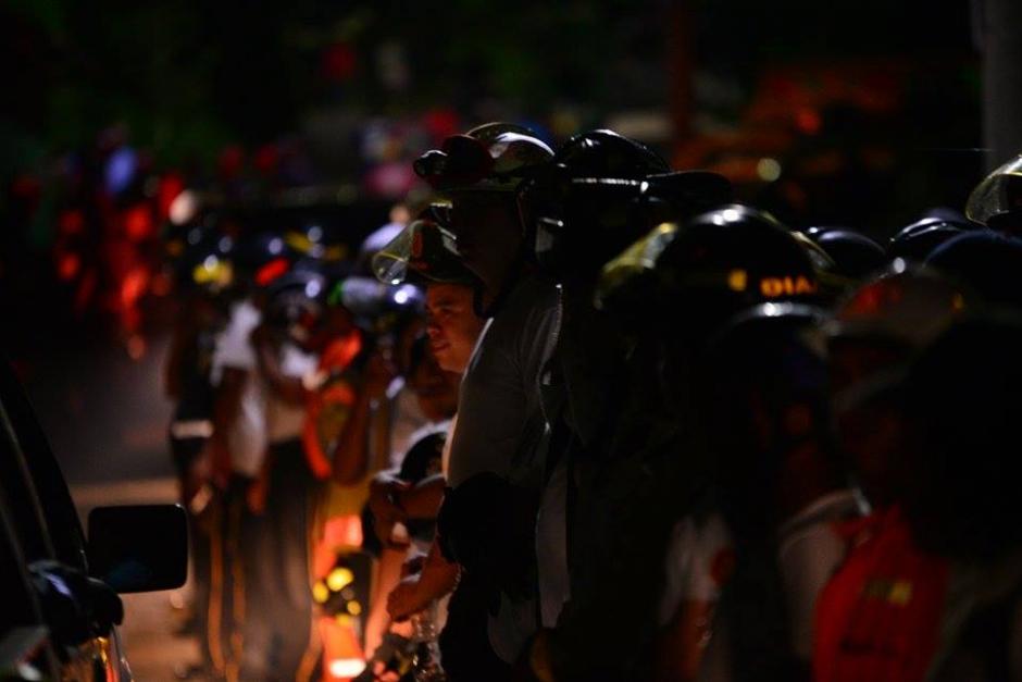 Los cuerpos de socorro trabajaron por casi 24 horas en la b&uacute;squeda de personas en El Cambray II en Santa Catarina Pinula. &nbsp;(Foto: Wilder L&oacute;pez/Soy502)&nbsp;