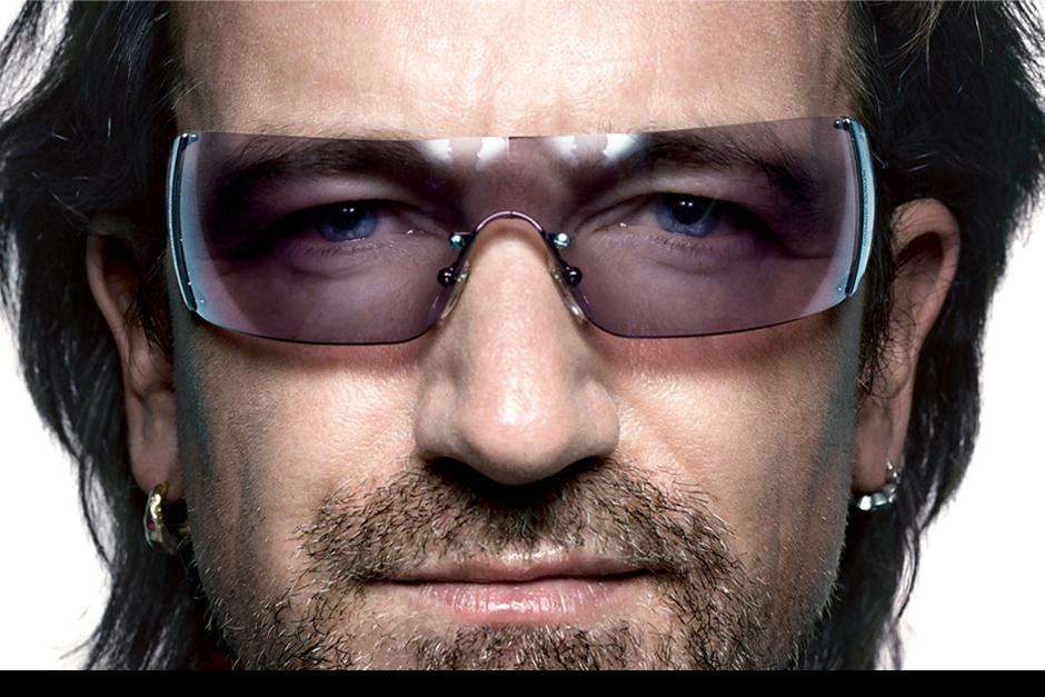 El carism&aacute;tico l&iacute;der del grupo irland&eacute;s U2, Bono, lleva dos d&eacute;cadas padeciendo glaucoma, lo que explica que nunca se quita sus caracter&iacute;sticas gafas oscuras.