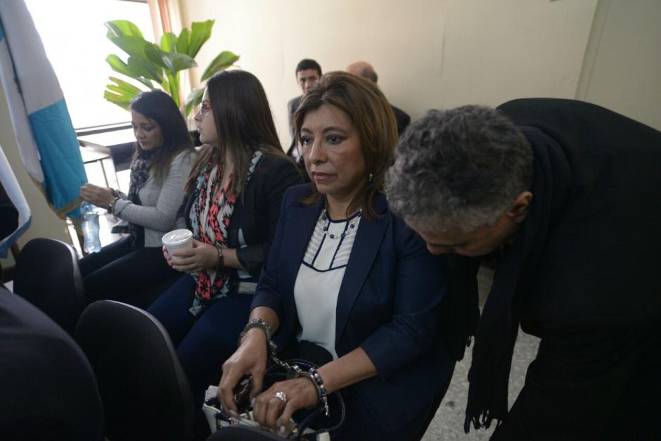 La exregistradora Anabella De Le&oacute;n lleg&oacute; a Tribunales a buscar su libertad. (Foto: Wilder L&oacute;pez/Soy502) 