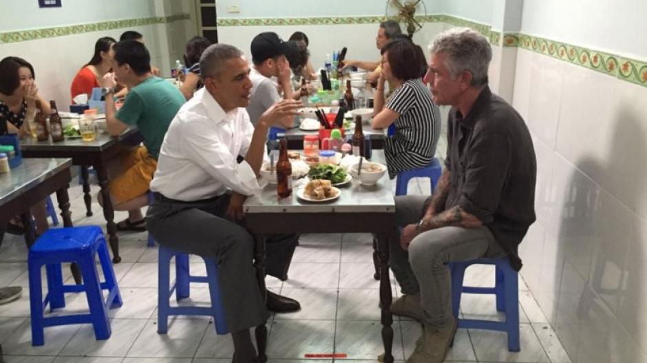 El mandatario comparti&oacute; una cena con el chef Anthony Bourdain. (Foto: Instagram, Anthony Bourdain)