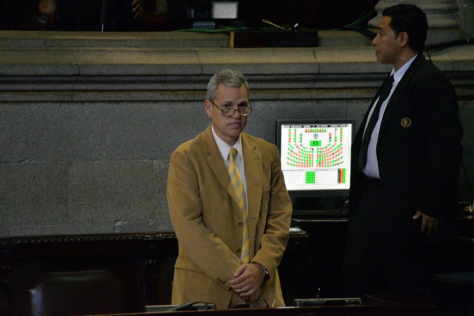 Luego de varias semanas de ausencia Christian Boussinot lleg&oacute; al Congreso. (Foto: Wilder L&oacute;pez/Soy502) 