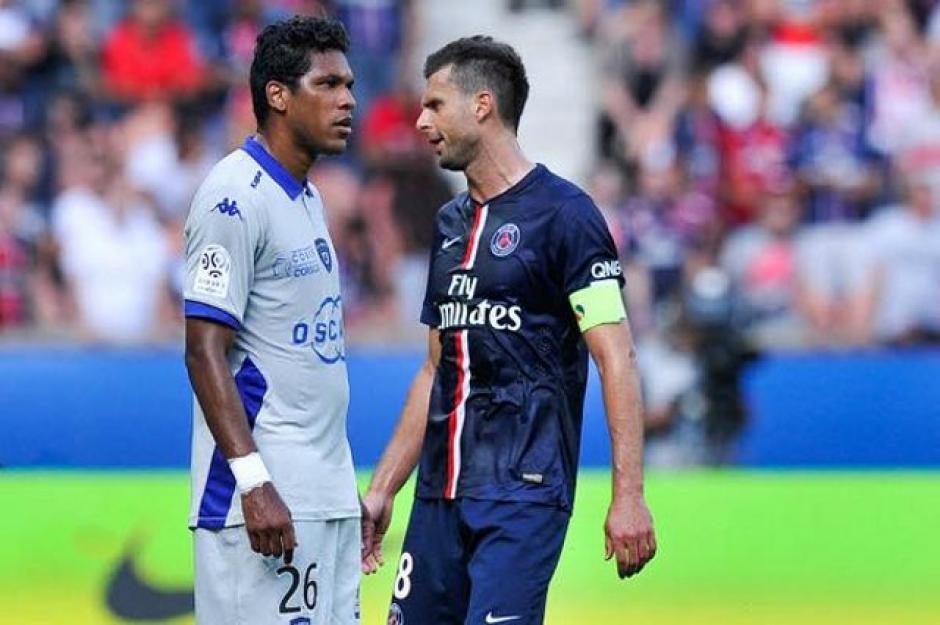 El delantero brasile&ntilde;o Brandao&nbsp; fue suspendido por dalr un cabezazo que quebr&oacute; la nar&iacute;z de Thiago Motta. (Foto: EFE)