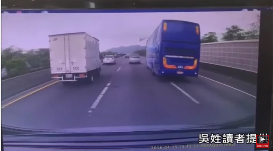 Piloto conduce a toda velocidad. (Captura de pantalla: YouTube/Bheegi Palkein)