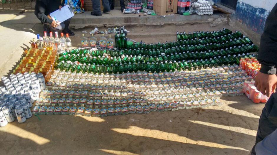 Estas son las botellas de licor que ser&iacute;an para el convivio de Fin de A&ntilde;o de los reos de Cantel. (Foto: Twitter)