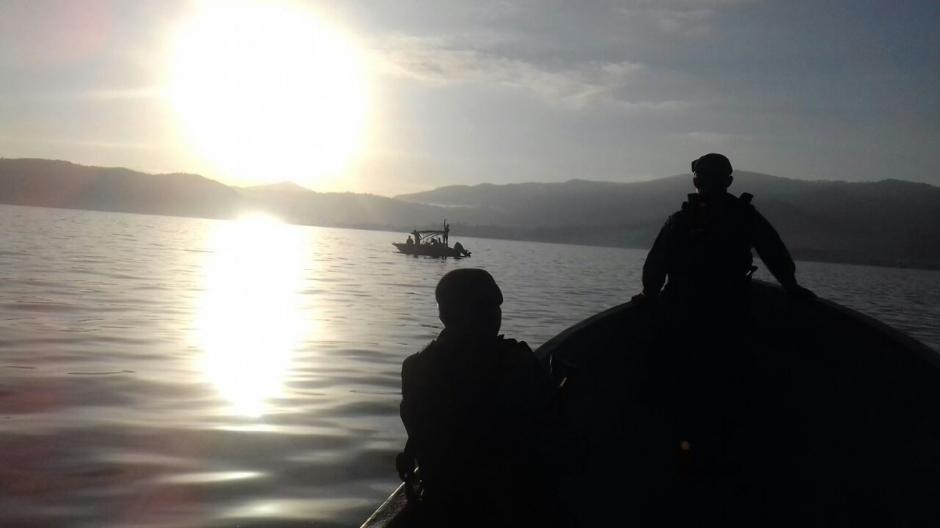 La Infanter&iacute;a de Marina del Ej&eacute;rcito de Guatemala rescat&oacute; una embarcaci&oacute;n a la deriva. (Foto: Infanter&iacute;a de Marina)