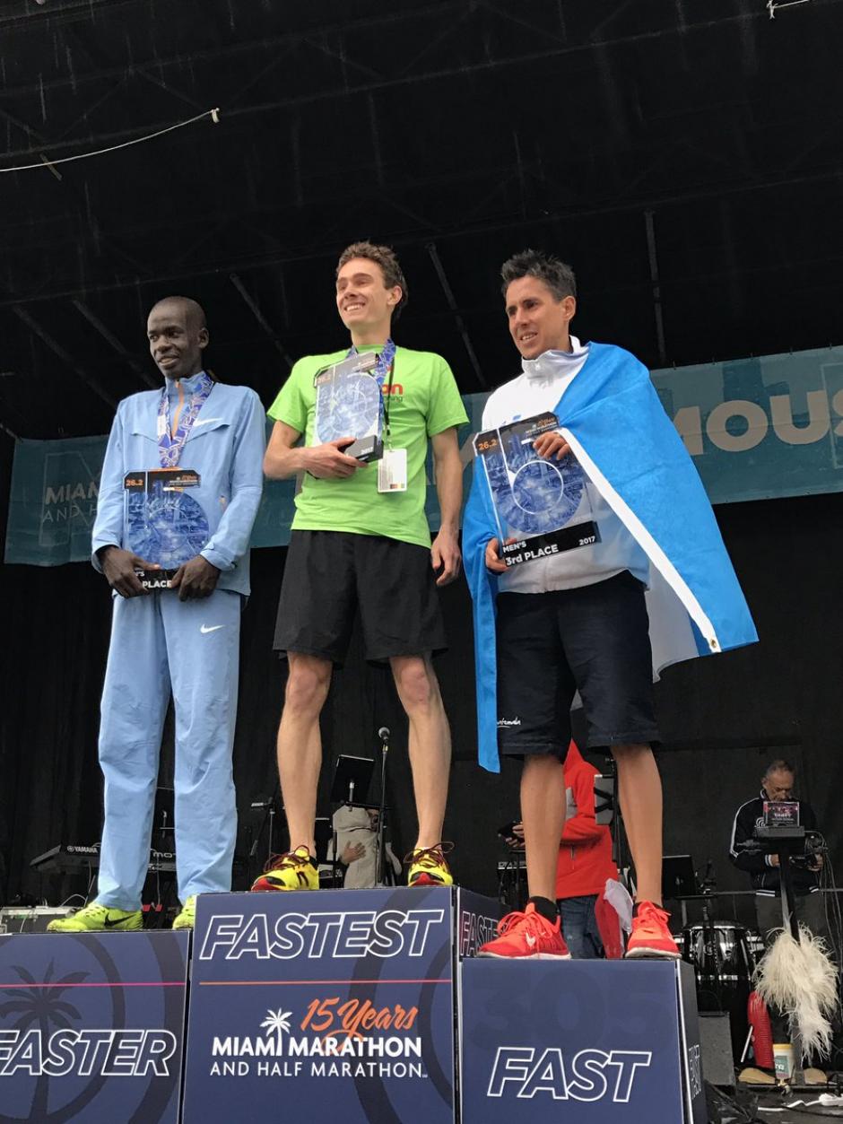 El fondista guatemalteco Luis Carlos Rivero alcanz&oacute; el tercer puesto en el Marat&oacute;n de Miami. (Foto: Miami Marathon)