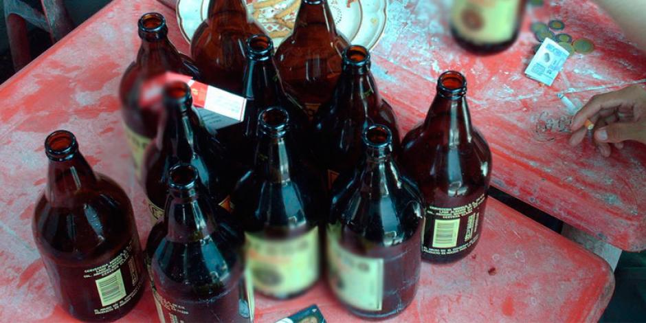 El hombre sufri&oacute; una intoxicaci&oacute;n alcoh&oacute;lica por beber en exceso. (Foto: elcinco.mx)