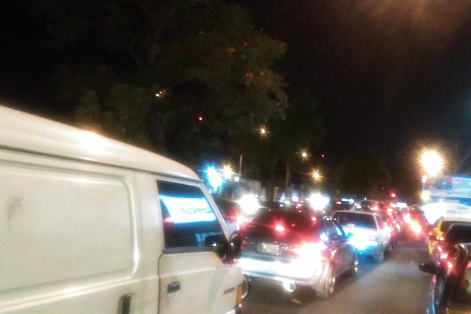 Una manifestaci&oacute;n que ya fue retirada dej&oacute; un tr&aacute;nsito vehicular imposible. (Foto: PNC Tr&aacute;nsito)