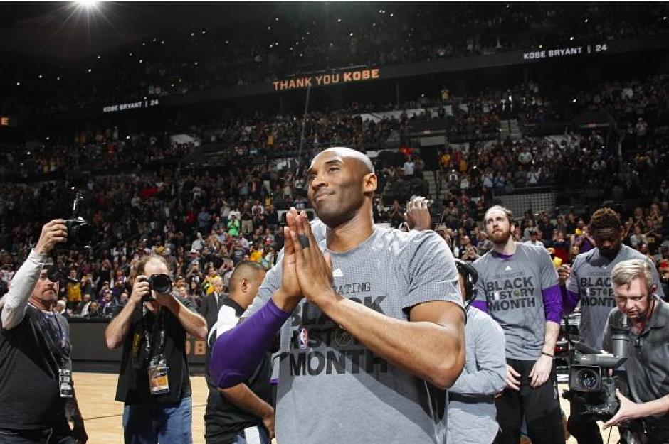 Kobe Bryant, conocido como "Black Mamba" se retira de la NBA con 37 a&ntilde;os. (Foto: AFP)