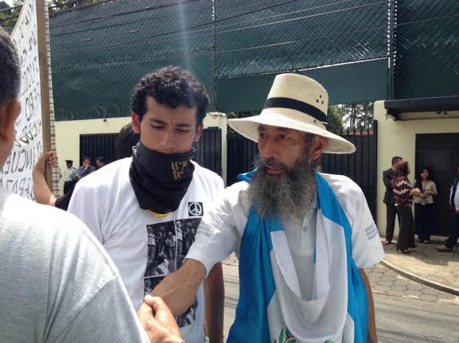 Oswaldo Ochoa, "El Caminante", lleg&oacute; este mi&eacute;rcoles a la ciudad capital para apoyar las labores de la CICIG. (Foto: Fredy Hern&aacute;ndez/Soy502)&nbsp;
