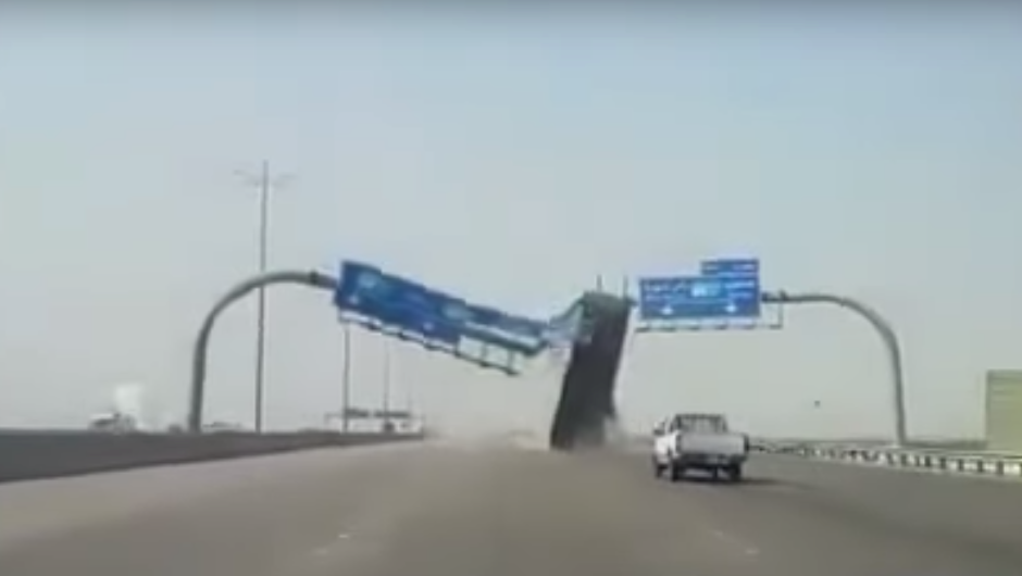 A pesar de los intentos de avisarle al conductor del cami&oacute;n sobre el peligro que representaba el contenedor levantado, &eacute;ste no entendi&oacute; las se&ntilde;ales y casi provoca una tragedia en la autopista.&nbsp;