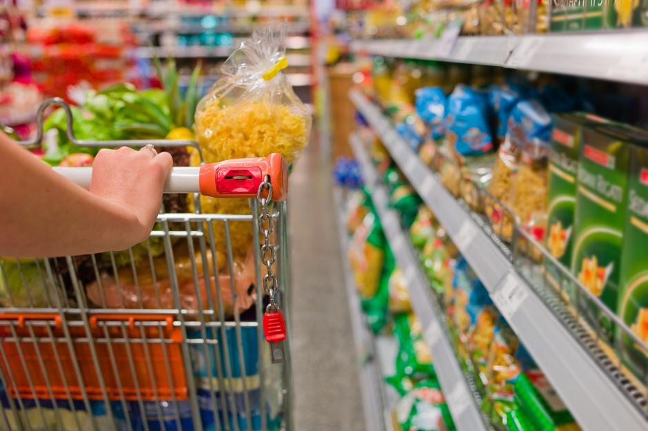 Al momento de hacer las compras en el supermercado, hay algunas claves para evitar que tu cuenta se dispare. (Foto:&nbsp;revistamyt.com)