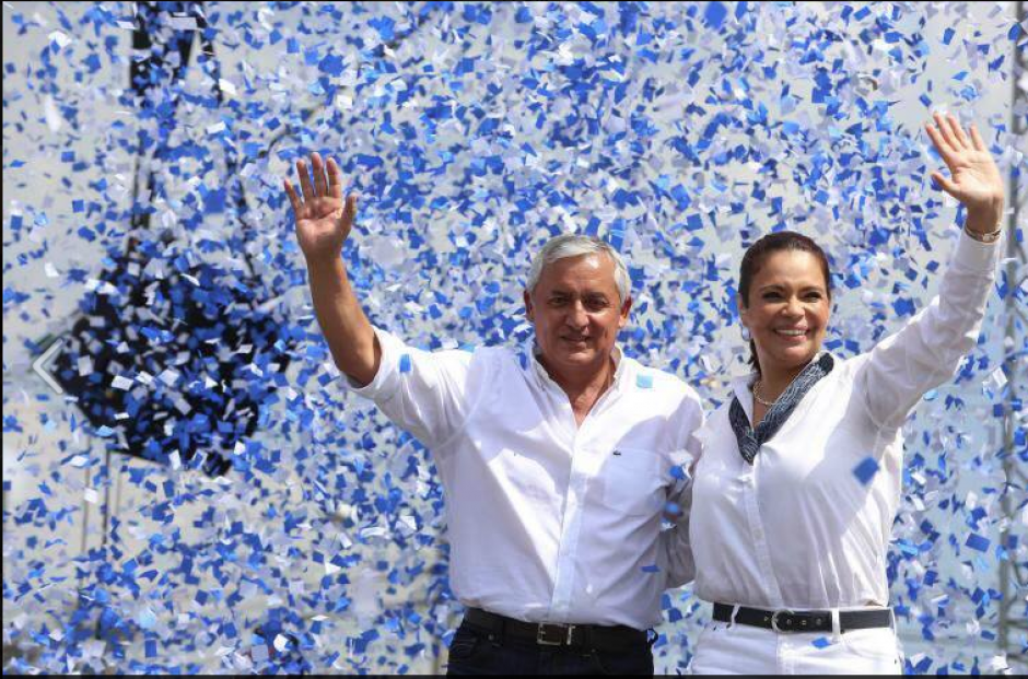 El aspecto de Otto P&eacute;rez Molina y Roxana Baldetti, Presidente y vicepresidenta, ha cambiado al pasar de los a&ntilde;os.Mir&aacute; su evoluci&oacute;n en esta fotogaler&iacute;a. (Foto: Facebook-Roxana Baldetti)